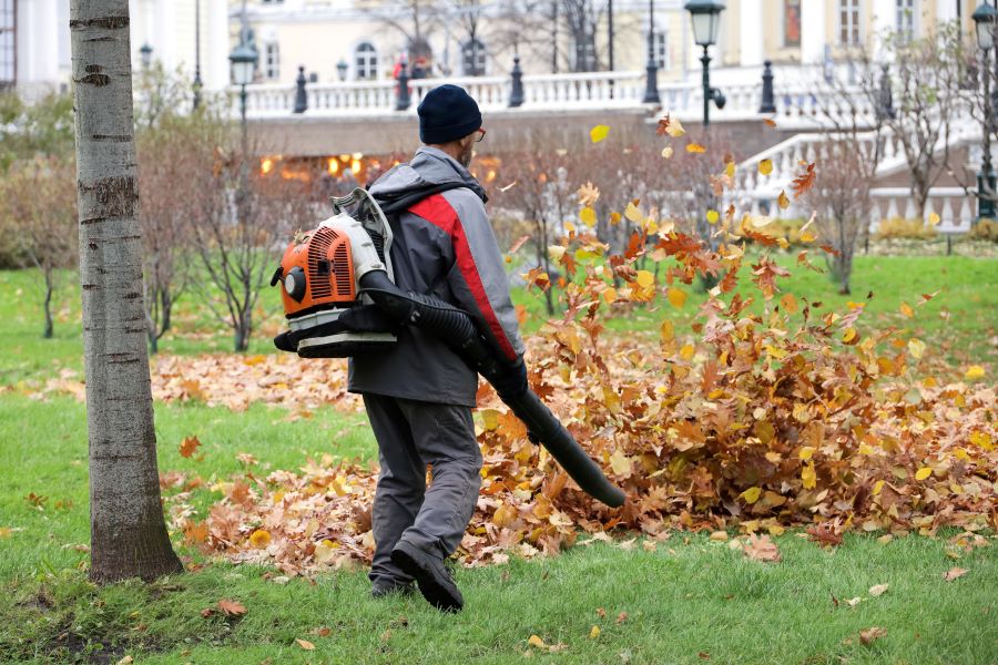 leaf removal service in Pepper Pike, OH